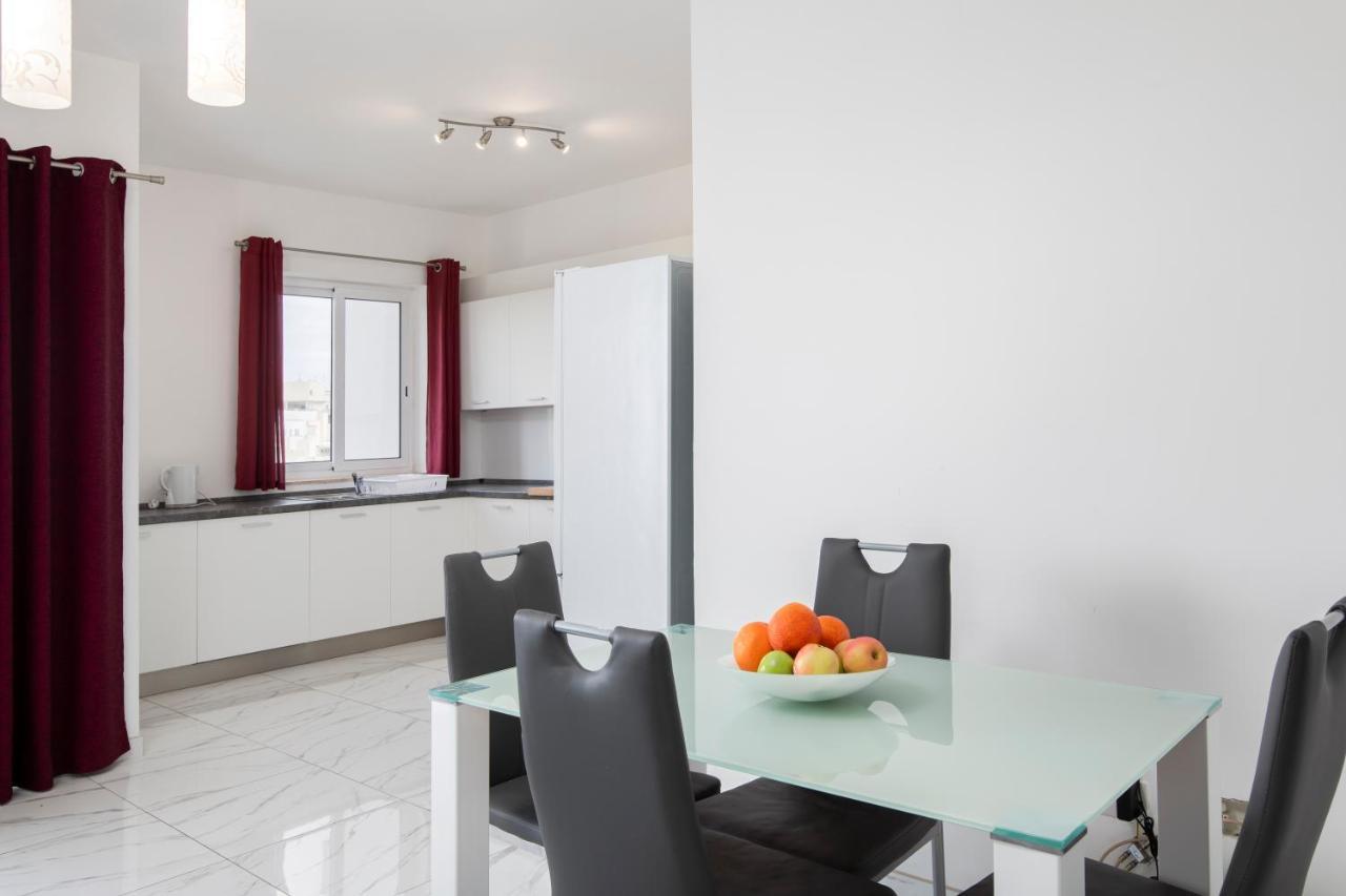 Sea View Apartment 2 Bedrooms 2 Bathrooms, 2 Minutes Away From The Sea Saint Julian's Dış mekan fotoğraf