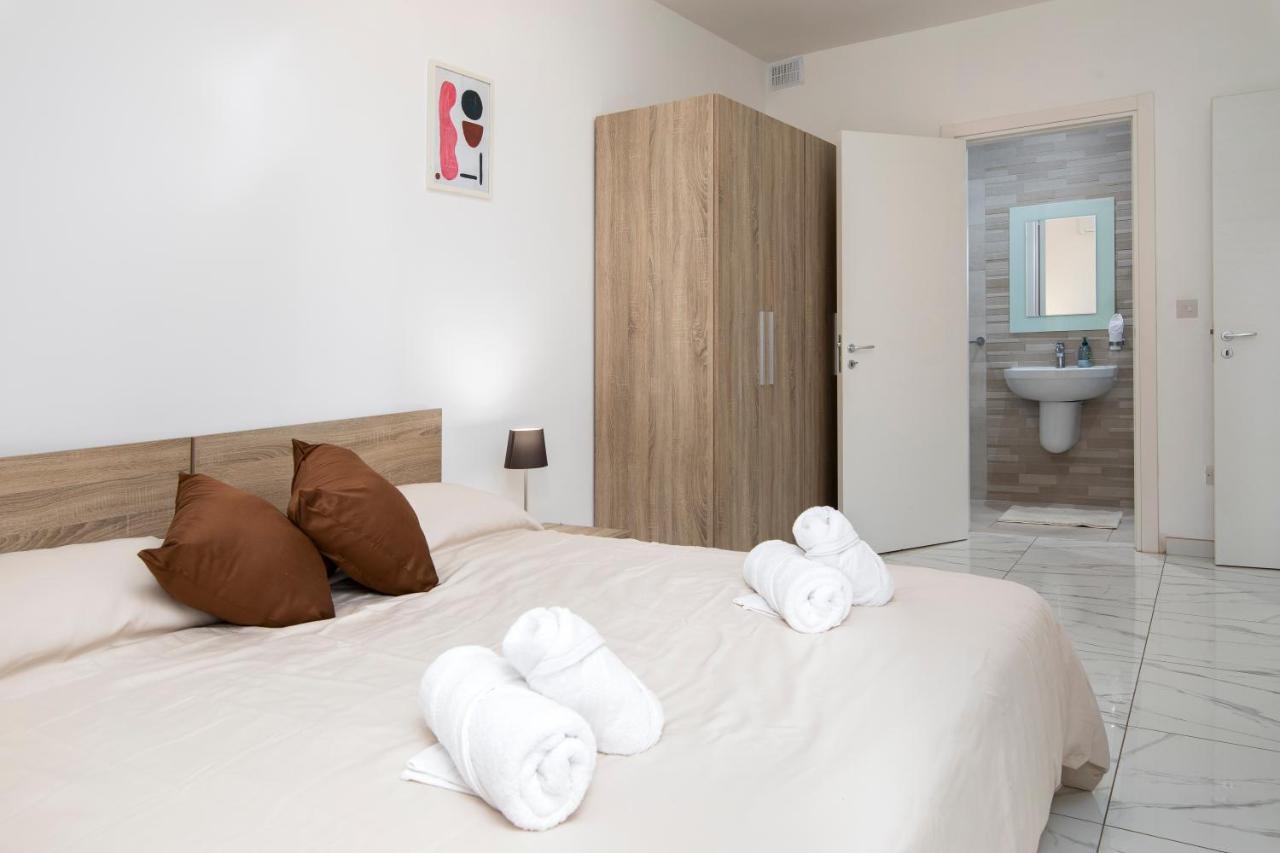 Sea View Apartment 2 Bedrooms 2 Bathrooms, 2 Minutes Away From The Sea Saint Julian's Dış mekan fotoğraf