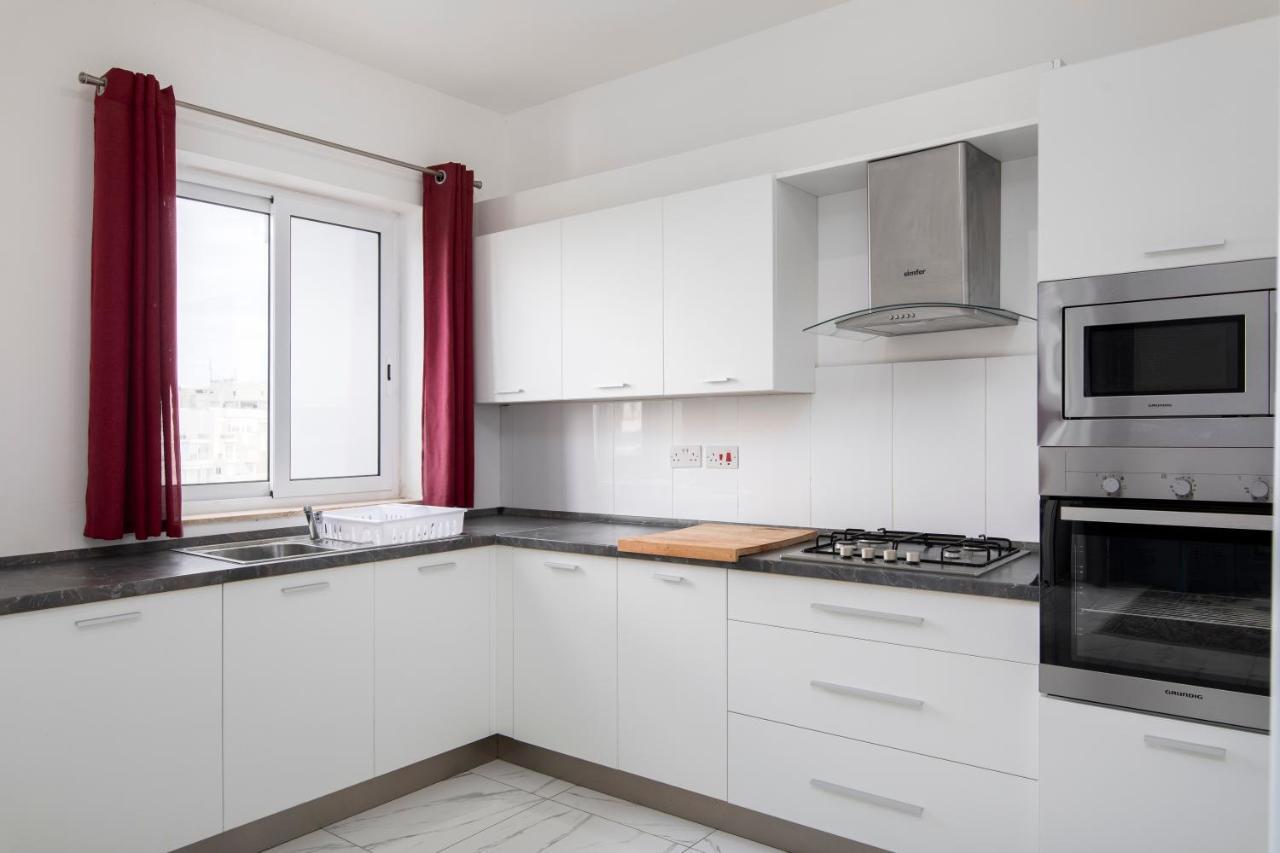 Sea View Apartment 2 Bedrooms 2 Bathrooms, 2 Minutes Away From The Sea Saint Julian's Dış mekan fotoğraf